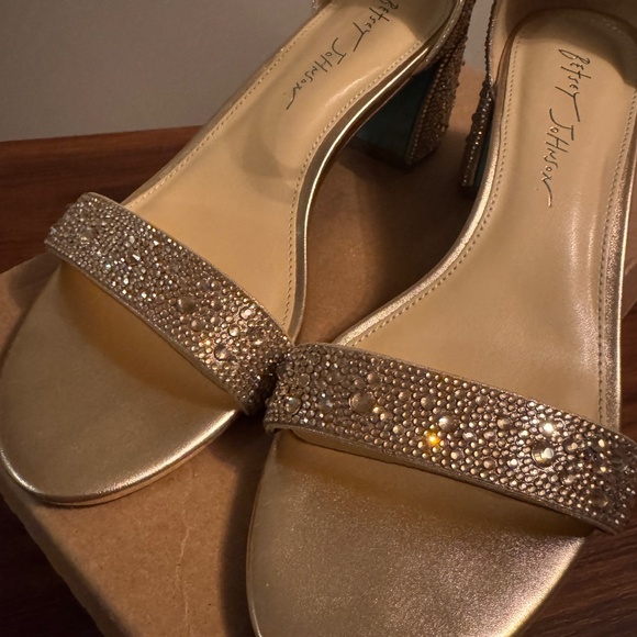 Betsey Johnson Shaye Sandal 8M (WORN ONCE!) - Picture 5 of 8